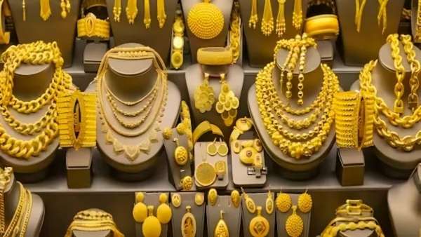 Gold futures rise Rs 460 to hit fresh peak of Rs 78,209/10g