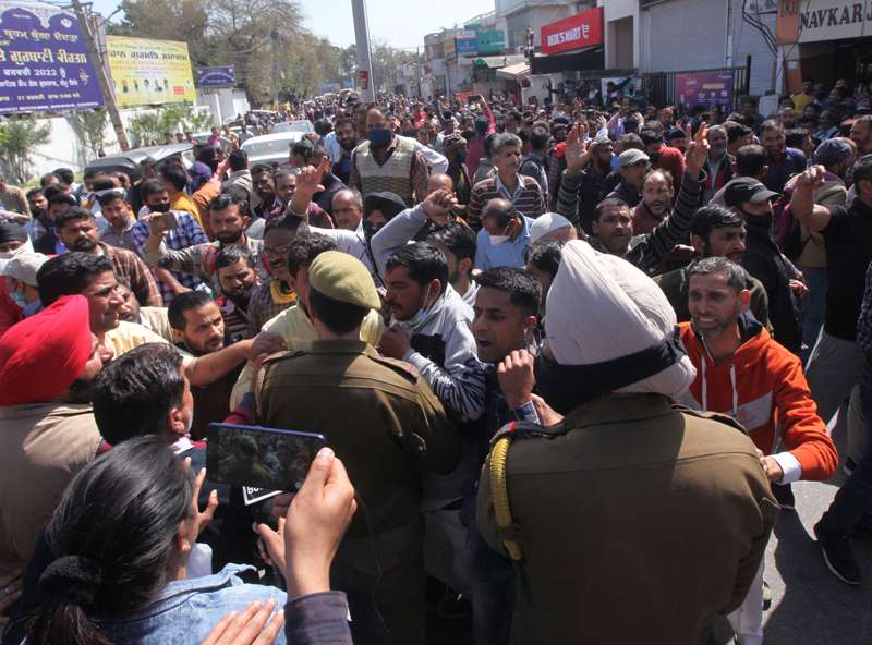 Uproarious scenes in Assembly over police action against Daily Wagers