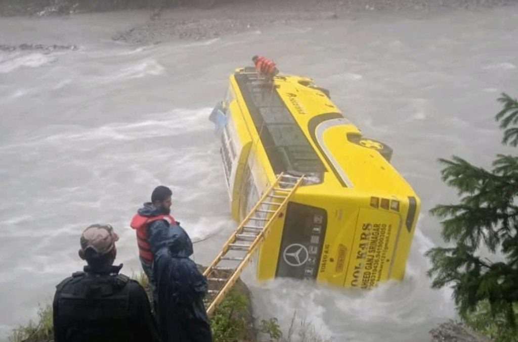 Bus carrying ITBP personnel falls into Sindh river in Ganderbal district