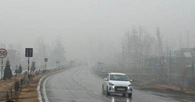 NH-44 Open Amid Inclement Weather; Mughal, Sinthan, SSG Roads Closed Due To Snowfall