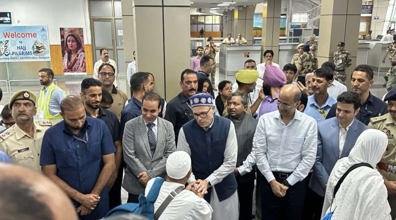 First Batch Of J&K Haj Pilgrims Returns To Srinagar; Received By CM Abdullah At Airport